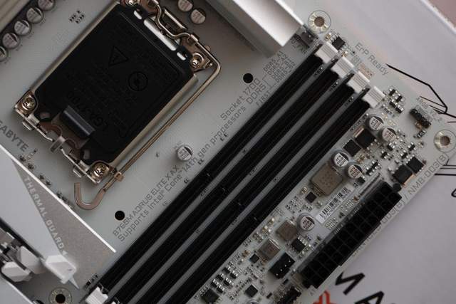 不仅是白色海景房还有强劲性能，技嘉B760M冰雕+14700KF装机体验