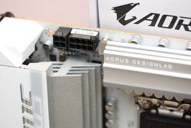 不仅是白色海景房还有强劲性能，技嘉B760M冰雕+14700KF装机体验