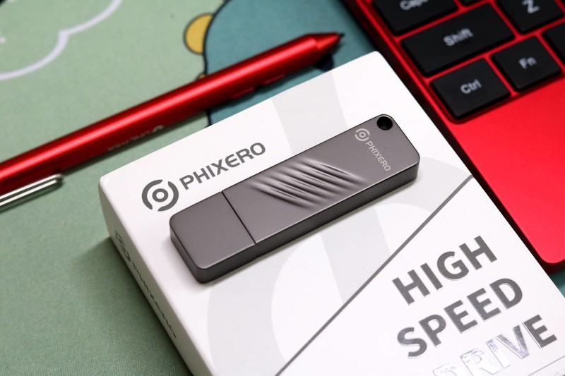 传统U盘的“劲敌”来了，一样的体积10倍的性能，斐数固态U盘体验