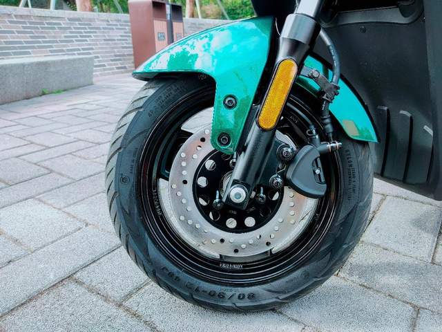 号称优化N系列所有短板，九号M95C电摩评测：107km+解决死亡摇摆