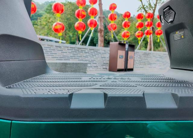 号称优化N系列所有短板，九号M95C电摩评测：107km+解决死亡摇摆