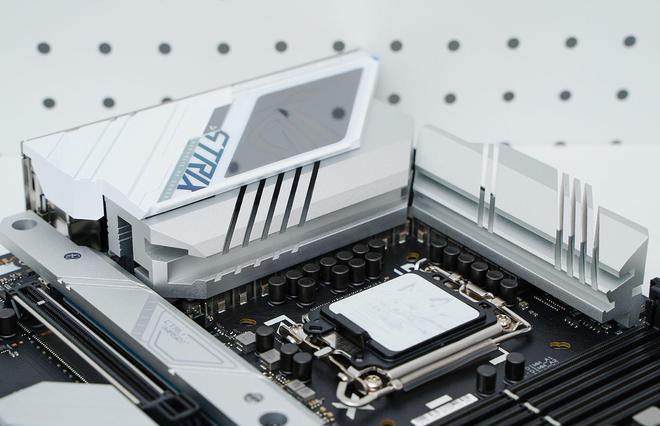 挤牙膏？ i5 13600KF大战i5 14600KF ROG Z790吹雪S体验