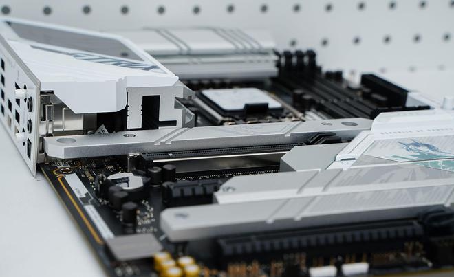 挤牙膏？ i5 13600KF大战i5 14600KF ROG Z790吹雪S体验