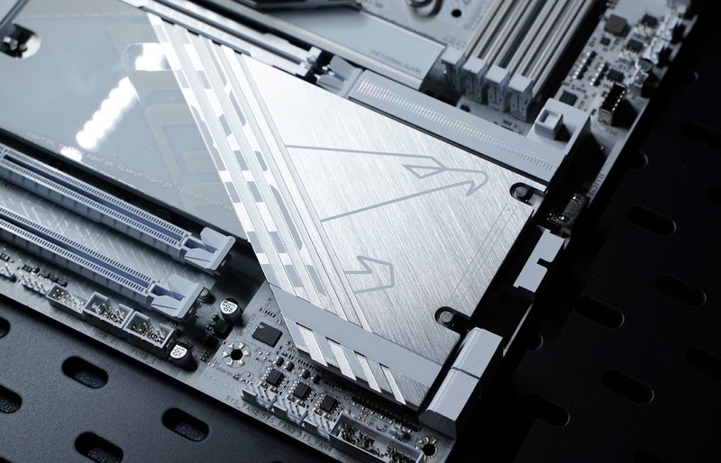 高颜值有实力 技嘉Z890 AORUS PRO ICE电竞冰雕评测