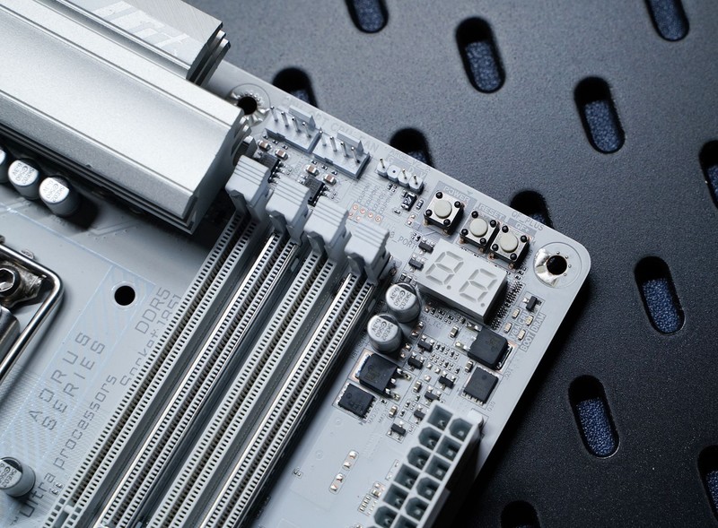 高颜值有实力 技嘉Z890 AORUS PRO ICE电竞冰雕评测