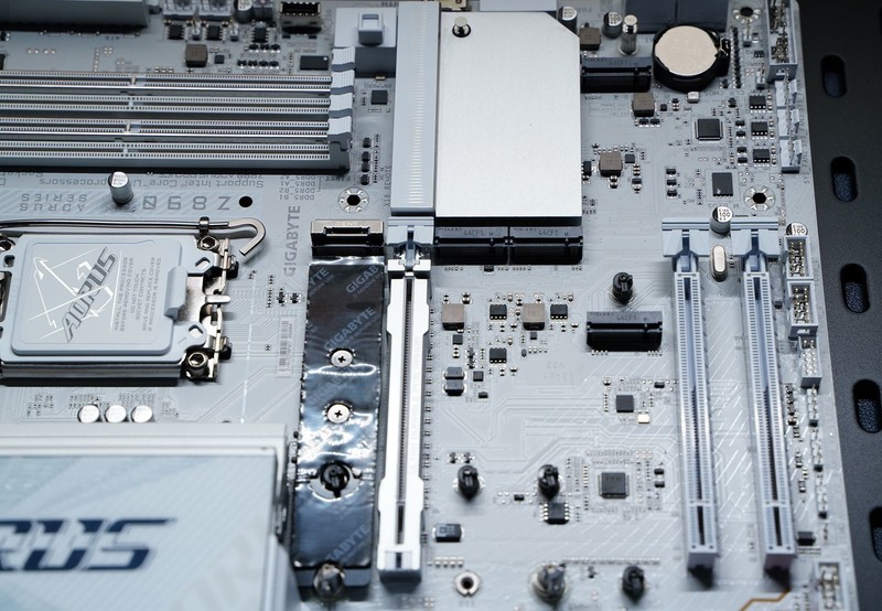 高颜值有实力 技嘉Z890 AORUS PRO ICE电竞冰雕评测