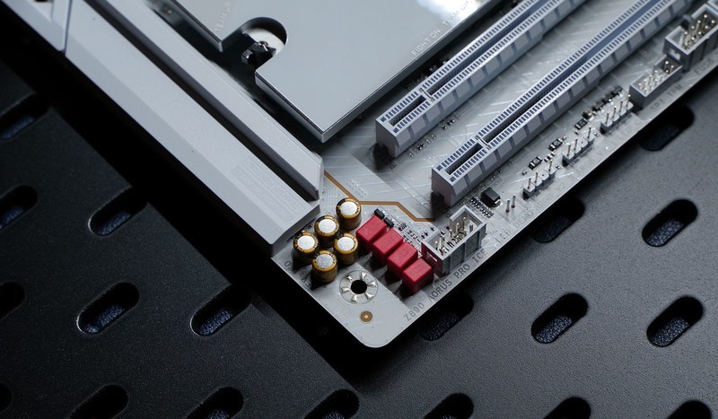 高颜值有实力 技嘉Z890 AORUS PRO ICE电竞冰雕评测