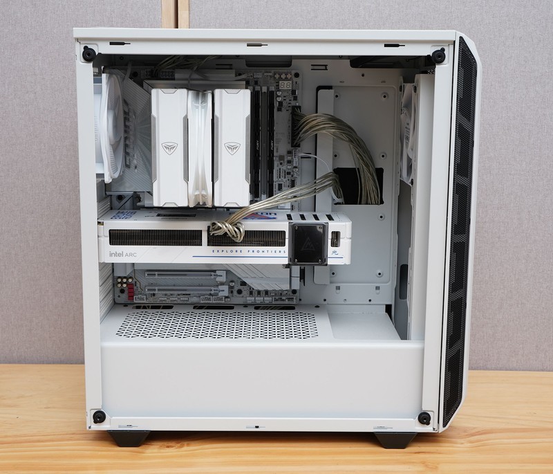 高颜值有实力 技嘉Z890 AORUS PRO ICE电竞冰雕评测