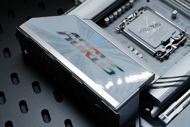 高颜值有实力 技嘉Z890 AORUS PRO ICE电竞冰雕评测