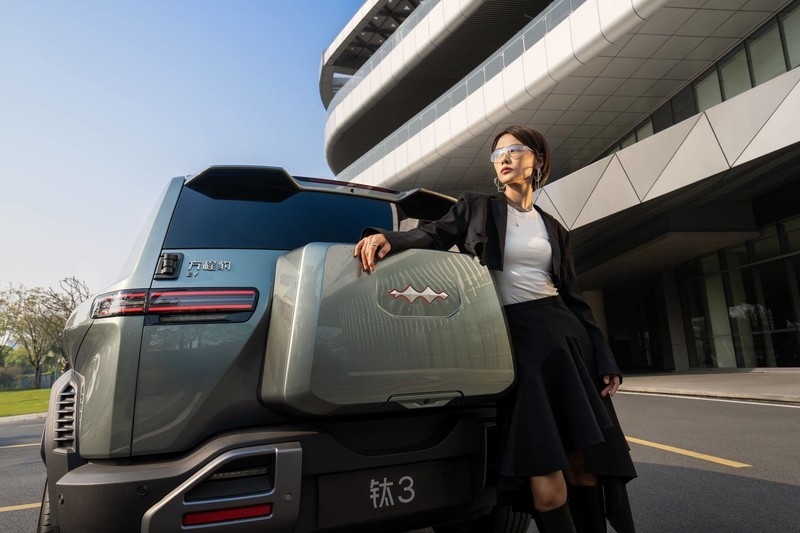 比亚迪方程豹钛3杀疯了，5大版本预售13.98万起