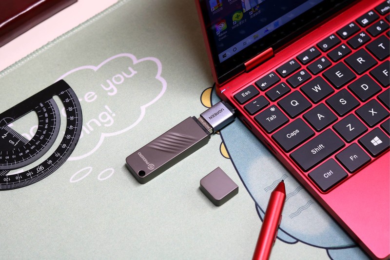 传统U盘的“劲敌”来了，一样的体积10倍的性能，斐数固态U盘体验