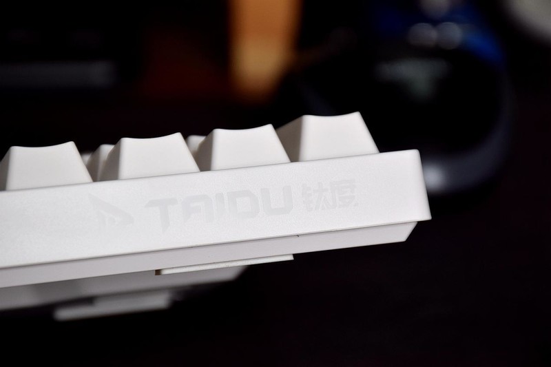 游戏外设党福音，钛度K850彩戏师，全键热插拔的百元机械键盘