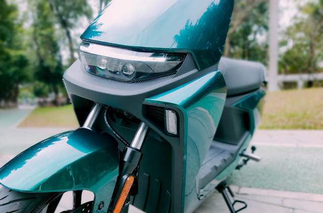 号称优化N系列所有短板，九号M95C电摩评测：107km+解决死亡摇摆