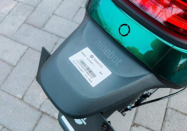 号称优化N系列所有短板，九号M95C电摩评测：107km+解决死亡摇摆