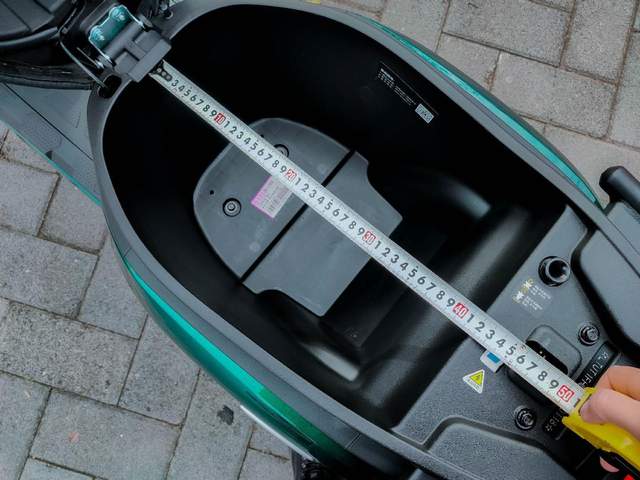 号称优化N系列所有短板，九号M95C电摩评测：107km+解决死亡摇摆