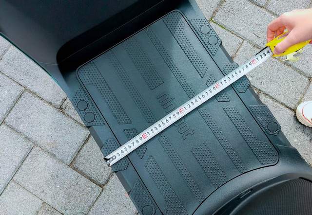 号称优化N系列所有短板，九号M95C电摩评测：107km+解决死亡摇摆