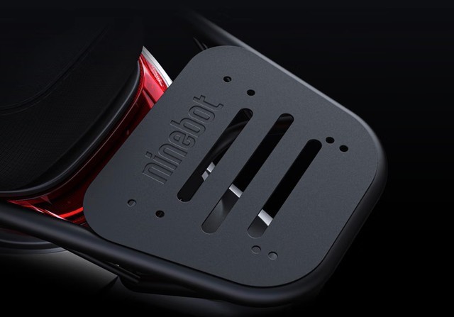 号称优化N系列所有短板，九号M95C电摩评测：107km+解决死亡摇摆