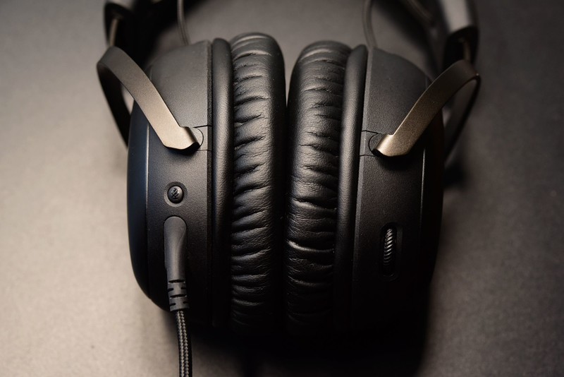 很纯粹的游戏耳机，CSGO好使！HyperX 飓风3上手