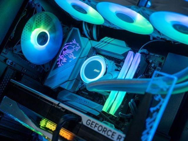 水冷库兹马，又帅又能打，微星寒冰E360白色限定款测评