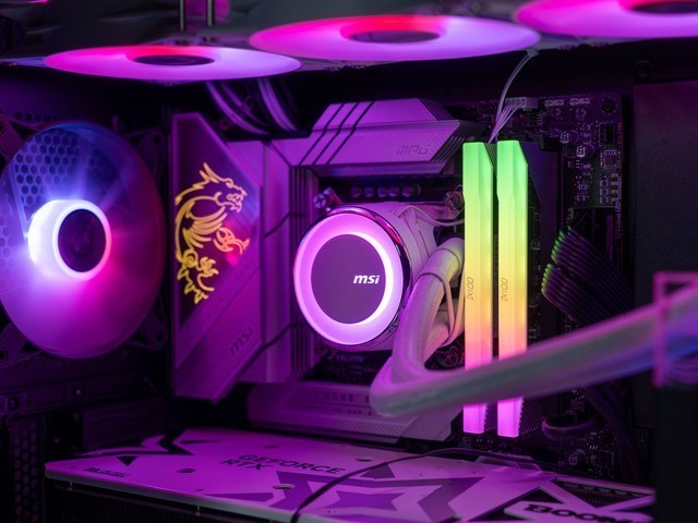 水冷库兹马，又帅又能打，微星寒冰E360白色限定款测评