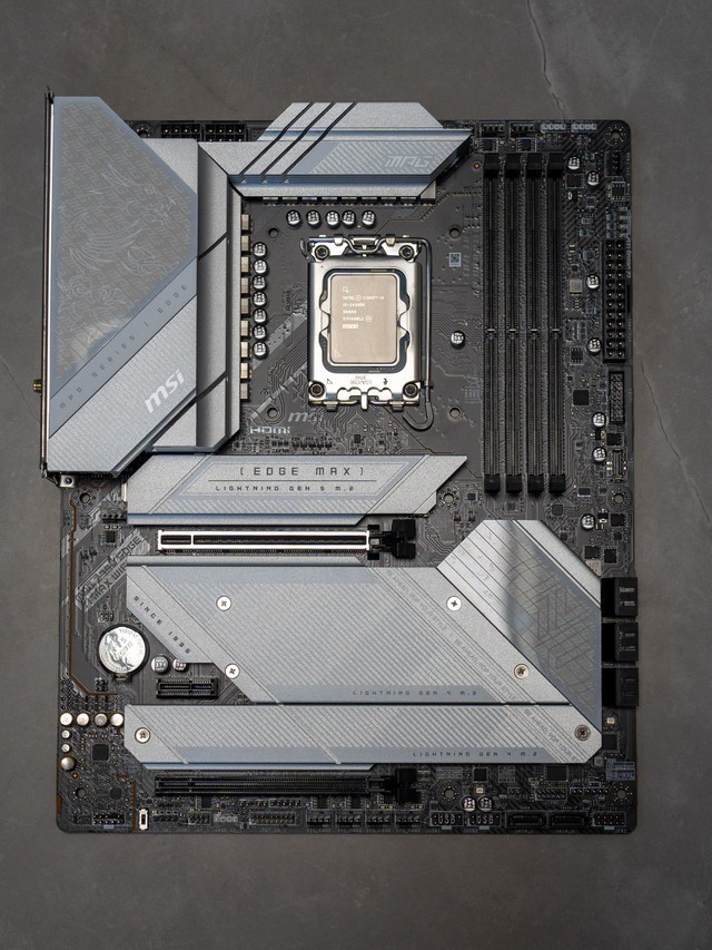 水冷库兹马，又帅又能打，微星寒冰E360白色限定款测评