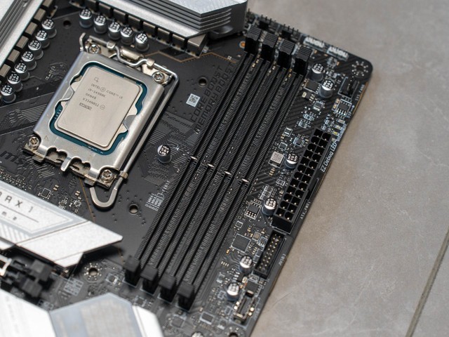 水冷库兹马，又帅又能打，微星寒冰E360白色限定款测评