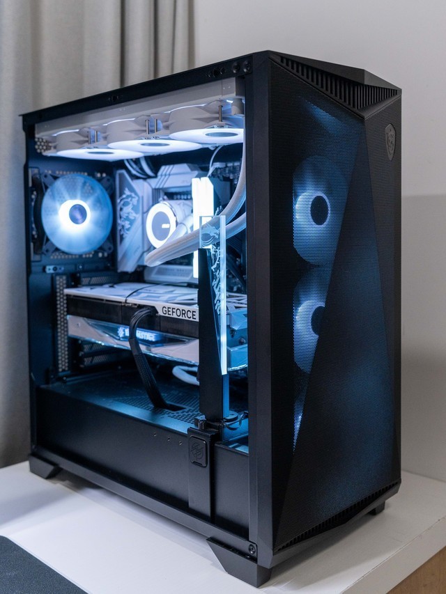 水冷库兹马，又帅又能打，微星寒冰E360白色限定款测评