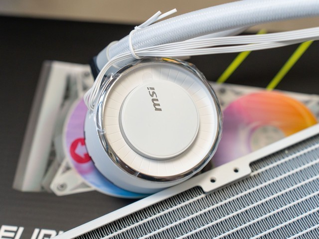 水冷库兹马，又帅又能打，微星寒冰E360白色限定款测评