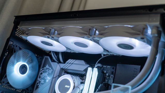 水冷库兹马，又帅又能打，微星寒冰E360白色限定款测评