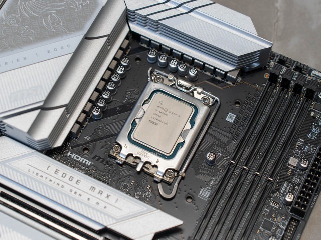 水冷库兹马，又帅又能打，微星寒冰E360白色限定款测评