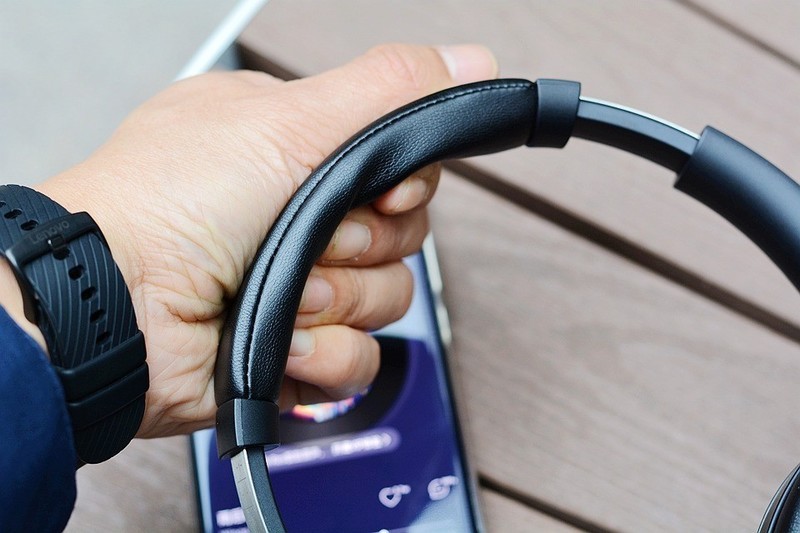 双金标认证舒适佩戴极致之选50dB深度主动降噪，QCY H3 Pro头戴式耳机