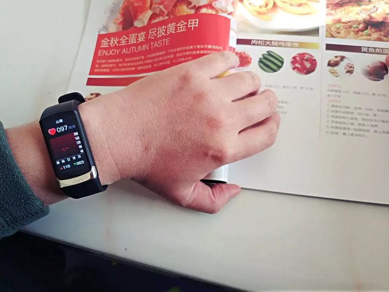 抬手之间，健康数据全面知晓：dido F50S Pro手环