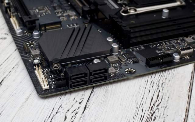 强劲供电，用料扎实——技嘉小雕B760M AORUS ELITE拆解实测