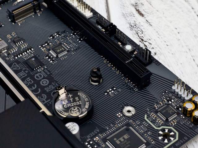 强劲供电，用料扎实——技嘉小雕B760M AORUS ELITE拆解实测