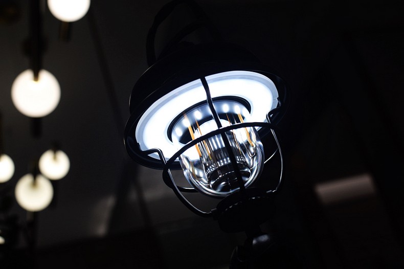 寻找心中最原始的欢愉 夕影Mini复古双光源露营灯相伴