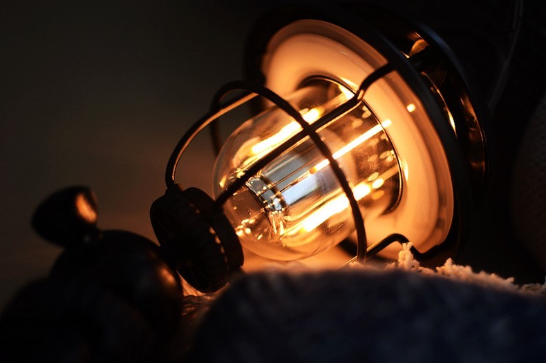 寻找心中最原始的欢愉 夕影Mini复古双光源露营灯相伴