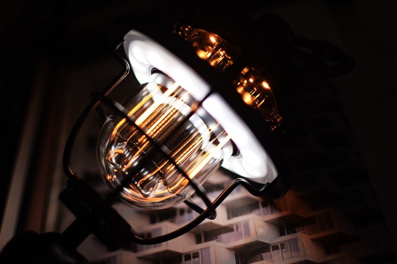 寻找心中最原始的欢愉 夕影Mini复古双光源露营灯相伴