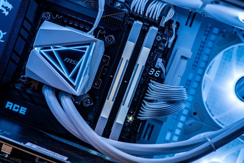 给9000MHz CUDIMM内存加2个“涡轮”风扇，GeIL金邦摩羯EVO-V体验