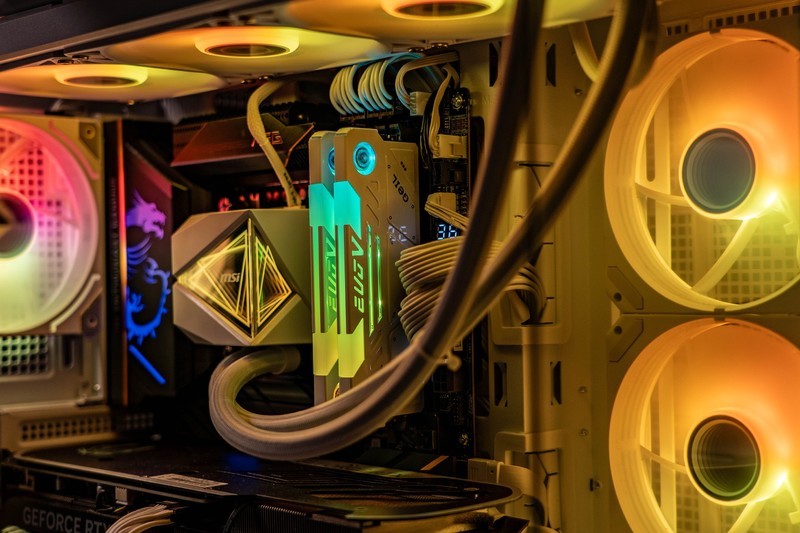 给9000MHz CUDIMM内存加2个“涡轮”风扇，GeIL金邦摩羯EVO-V体验