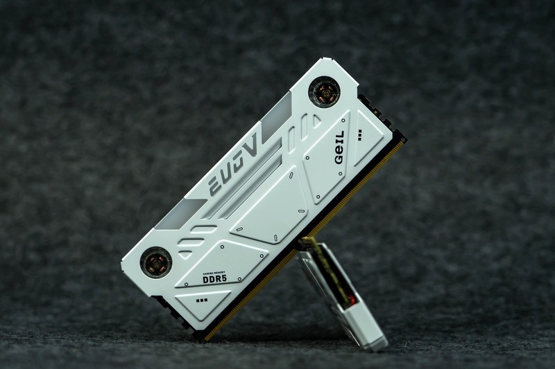 给9000MHz CUDIMM内存加2个“涡轮”风扇，GeIL金邦摩羯EVO-V体验