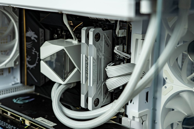 给9000MHz CUDIMM内存加2个“涡轮”风扇，GeIL金邦摩羯EVO-V体验