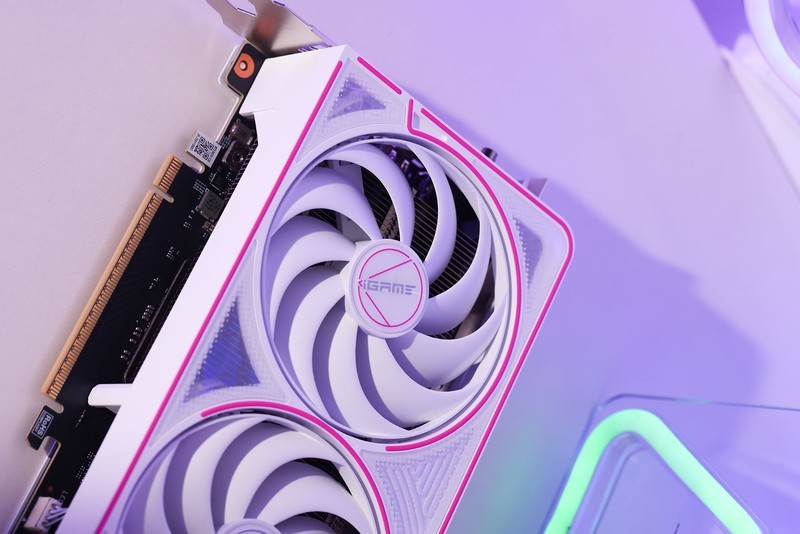 2K游戏神器 七彩虹iGame GeForce RTX 5070 Ultra W OC 12GB评测