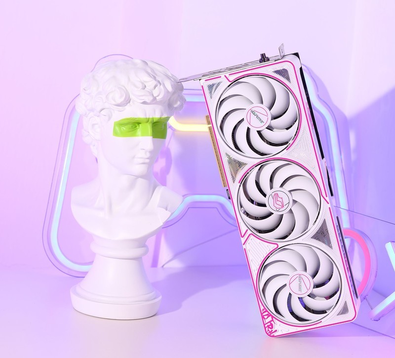 2K游戏神器 七彩虹iGame GeForce RTX 5070 Ultra W OC 12GB评测