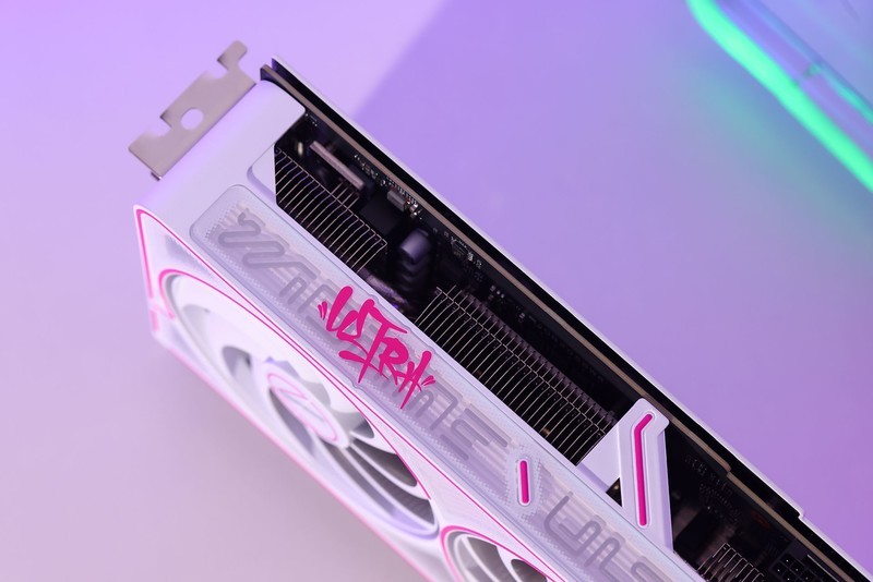 2K游戏神器 七彩虹iGame GeForce RTX 5070 Ultra W OC 12GB评测