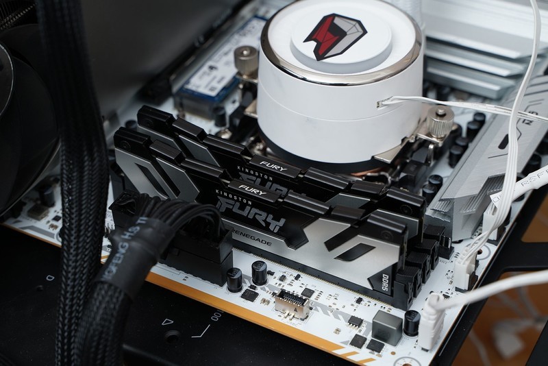 2K游戏神器 七彩虹iGame GeForce RTX 5070 Ultra W OC 12GB评测