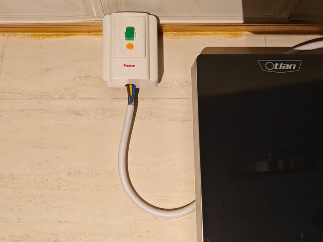 即开即热 恒温持久 使用安全 洗澡更省心