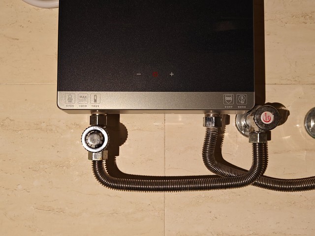 即开即热 恒温持久 使用安全 洗澡更省心