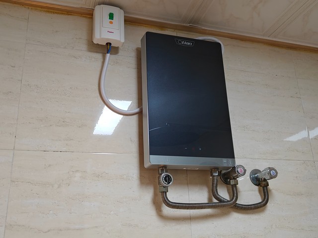 即开即热 恒温持久 使用安全 洗澡更省心