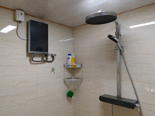 即开即热 恒温持久 使用安全 洗澡更省心