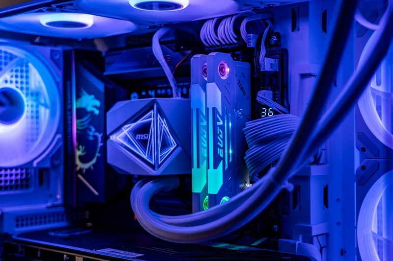 给9000MHz CUDIMM内存加2个“涡轮”风扇，GeIL金邦摩羯EVO-V体验